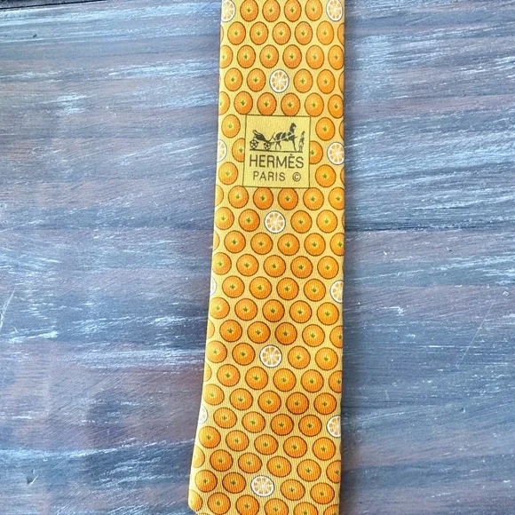 Elegant Hermes Tie - Picture 5 of 5